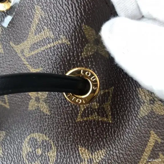 VUITTON NÉONOÉ LOUIS 0427